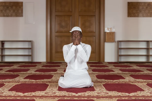 African Muslim Man Is Praying In The Mosque — Stock Photo, Image