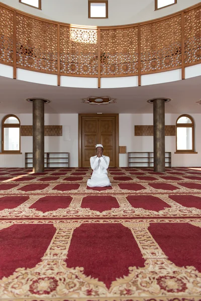 Ödmjuka afrikanska muslimska bönen — Stockfoto