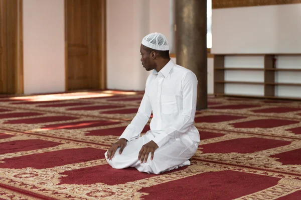 African Muslim Praying In Mosque — Stock Photo, Image