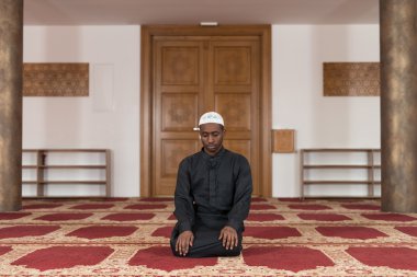 Camide dua Afrika Müslüman erkek