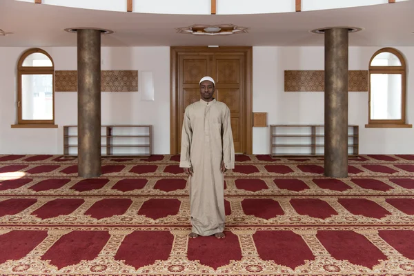 African Muslim Man Is Praying In The Mosque — Stock Photo, Image