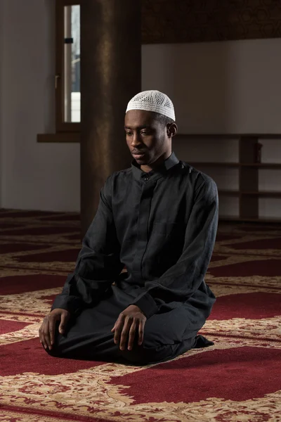 Ödmjuka afrikanska muslimska bönen — Stockfoto