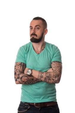 Adam dövme ve beyaz arka plan üzerinde sakal