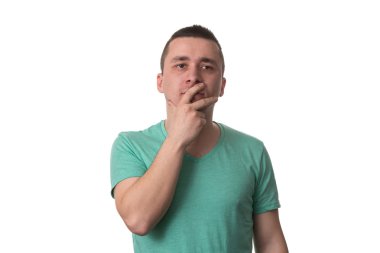 adam beyaz zemin üzerinde izole düşünme