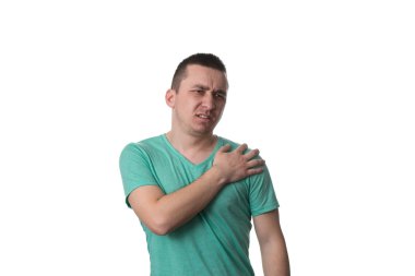 Omuz ağrısı - beyaz arka plan ile genç adam