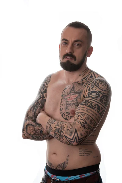 Homem com tatuagem e barba em fundo branco — Fotografia de Stock