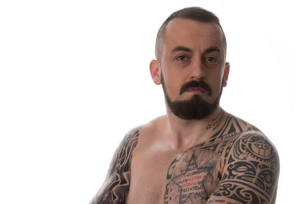 Man met Tattoo en baard op witte achtergrond — Stockfoto