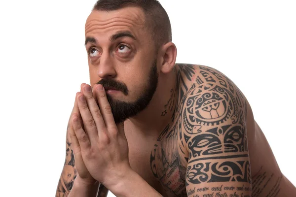 Homem com tatuagem e barba em fundo branco — Fotografia de Stock