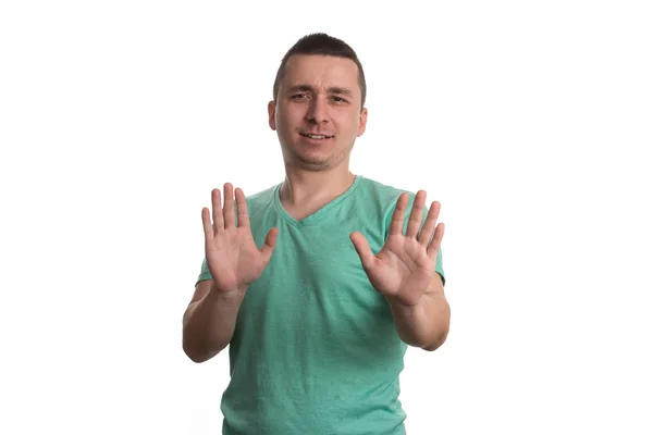 Człowiek boi się gestykulacji Stop z rąk — Zdjęcie stockowe