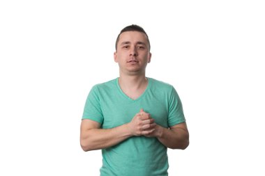 Beyaz arka plan üzerinde izole yumruğunu kenetlenmesi adam