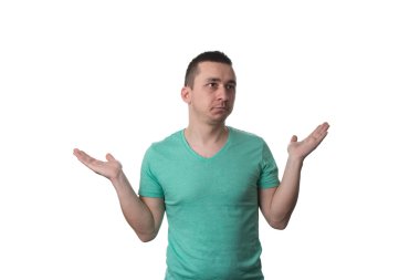 Adam bir şey olmadığını gösteren el ile