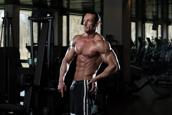 Portrait Of A Man In Modern Gym — Stock Photo, Image