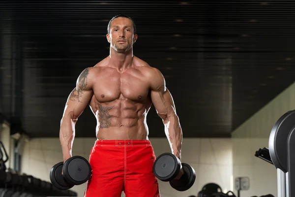 Bodybuilder Exercising Biceps With Dumbbells — Stock Photo, Image