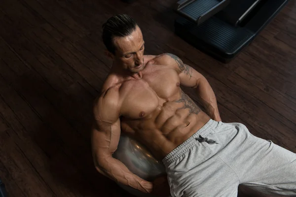 Attractive Men Doing Sit-Ups With Exercise Ball — Stock Photo, Image