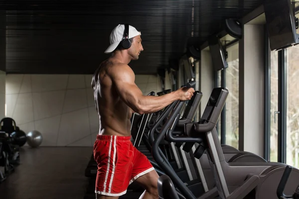 Mature Man Doing Aerobics Elliptical Walker In Gym — Stock Photo, Image