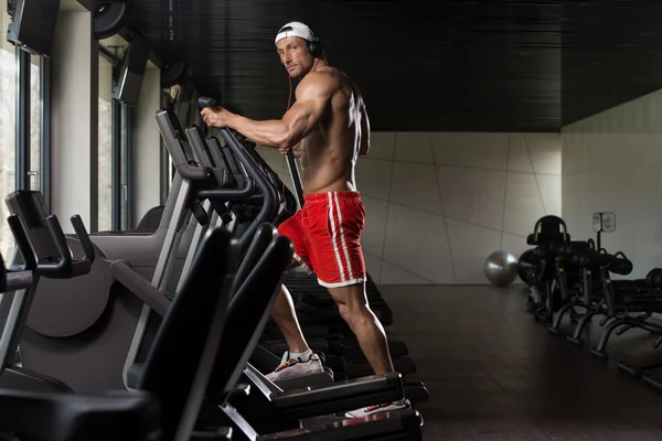 Mature Man Doing Aerobics Elliptical Walker In Gym — Stock Photo, Image