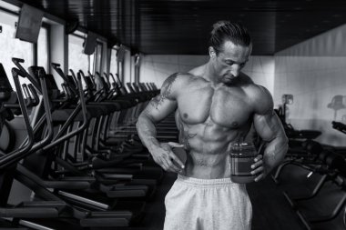bodybuilder ile poz kopya alanı için Takviyeler
