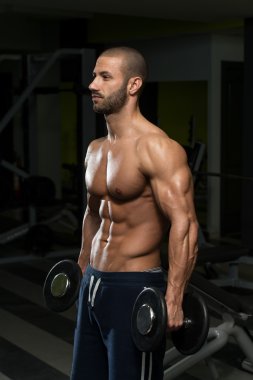 genç adam pazı çalışma