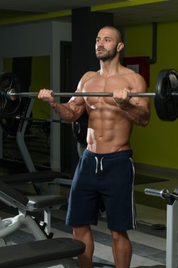 genç adam pazı çalışma