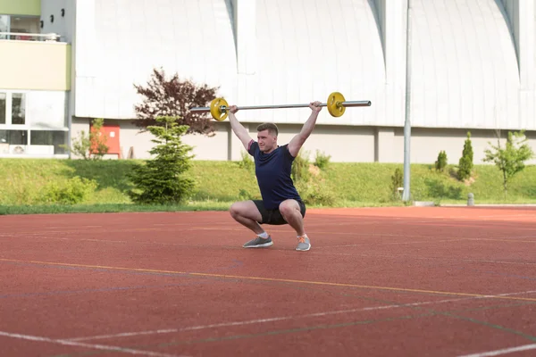 Young Man Doing A Overhead Squat Exercise Outdoor — Zdjęcie stockowe