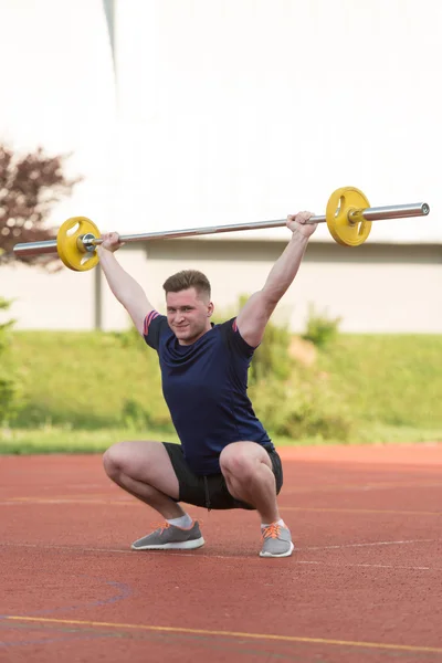 Young Man Doing A Overhead Squat Exercise Outdoor — Zdjęcie stockowe