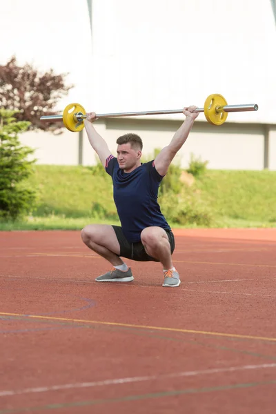 Young Man Doing A Overhead Squat Exercise Outdoor — Zdjęcie stockowe