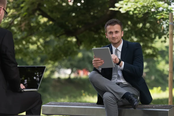 Business mensen discussie op Computer — Stockfoto