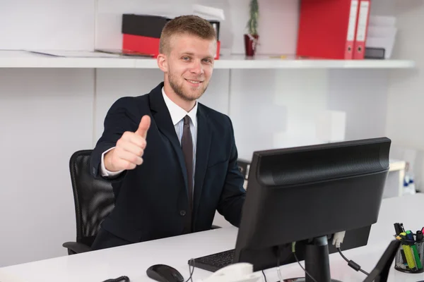 Šťastný podnikatel palec nahoru znamení — Stock fotografie