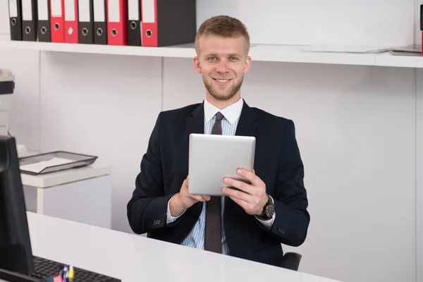 Young Man Working On Computer In Office — Stock Photo, Image