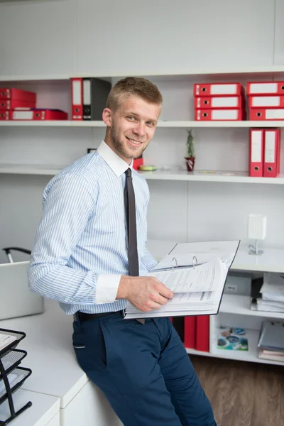 Young Businessman Reading Some Papers In Office — Stock Photo, Image