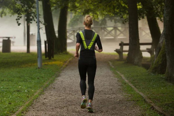 Fit Girl Fitness Athlete Model Exercising Outdoor — Stock Photo, Image