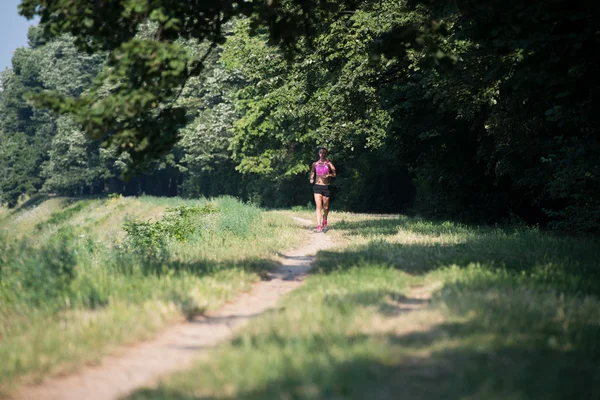 Mulher fitness jogging conceito de bem-estar treino — Fotografia de Stock