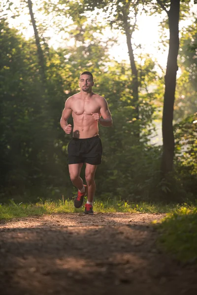 Fitness Hombre sano corriendo al aire libre —  Fotos de Stock