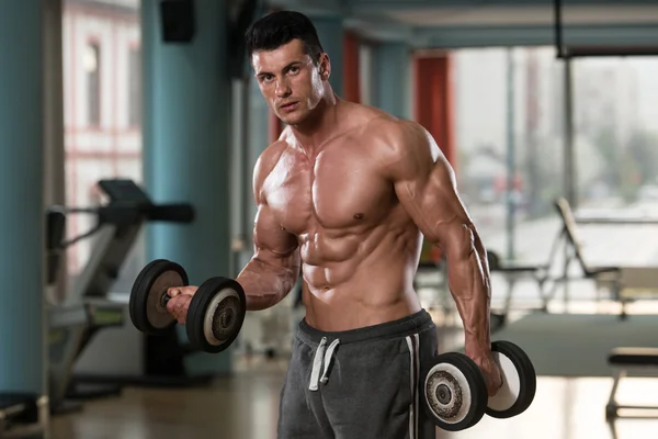 Young Bodybuilder Exercising Biceps With Dumbbells — Stock Photo, Image