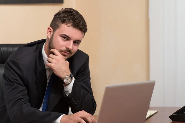 Empresário com Computador — Fotografia de Stock