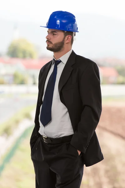 Jonge bouwvakker met harde hoed — Stockfoto