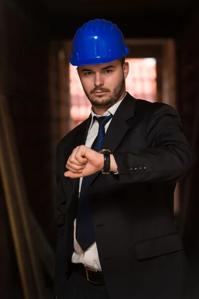 Handsome Construction Manager Looking At His Watch — Stock Photo, Image