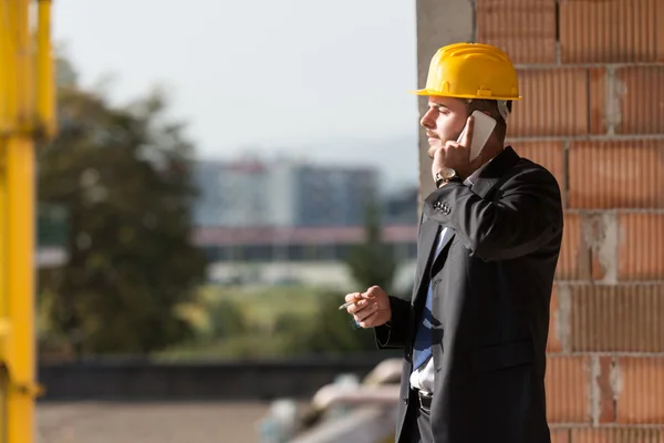 Businessman Talking On Phone And Smoking A Cigar — Stock Photo, Image