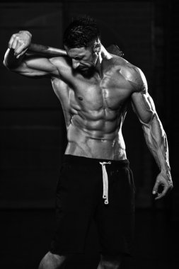 Acı geçici bir gururdur. Sonsuza dek.