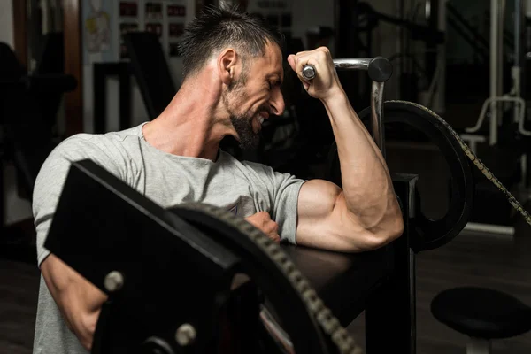 Man Bodybuilder Doing Exercise For Biceps — Stock Photo, Image