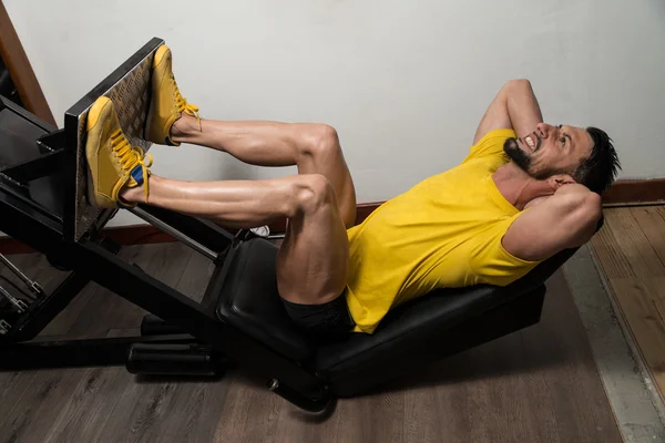 Man In Gym On Machine Exercising — Stock Photo, Image