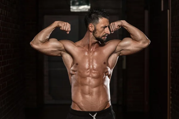 Healthy Man Flexing Muscles — Stock Photo, Image