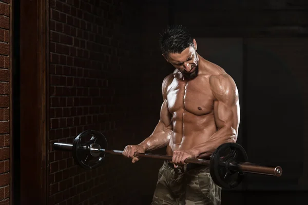 Bodybuilder Exercising Biceps With Barbell — Stock Photo, Image
