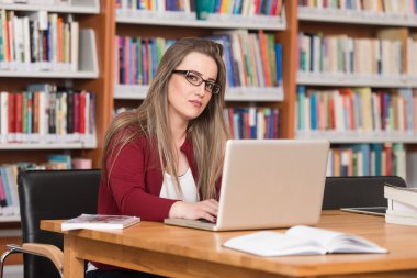 Ödevini hakkında vurguladı erkek üniversite öğrencisi