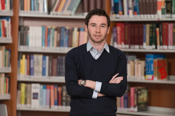 Portret van slimme Student In bibliotheek — Stockfoto