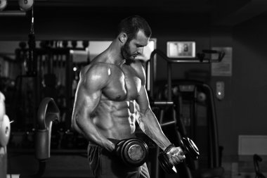 vücut egzersiz dumbbells ile