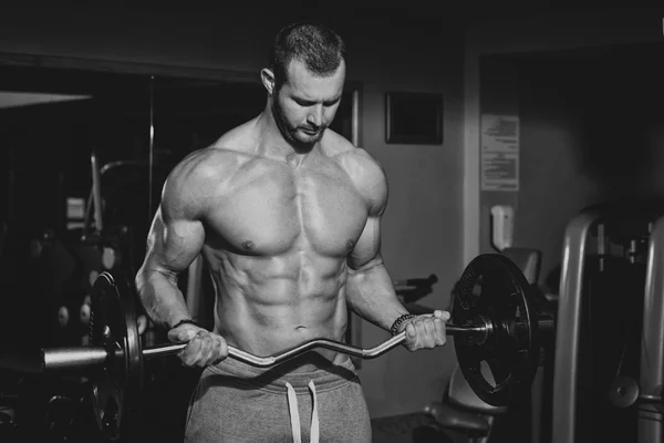 Man In The Gym Exercising Biceps With Barbell — Stock Photo, Image