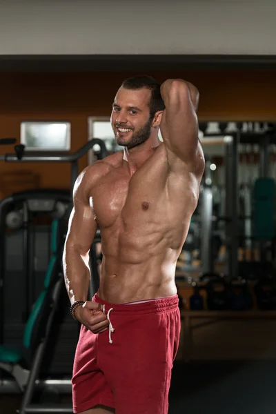 Retrato de un joven físicamente en forma — Foto de Stock