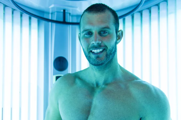 Close-Up Of An Man Having Solarium Beauty Treatment — Stock Photo, Image