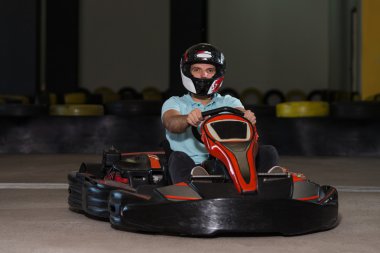 Sürüş Go-Kart Karting yarışı genç adam